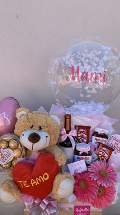 Detalle de peluche, Espumante, Dulces y flores
