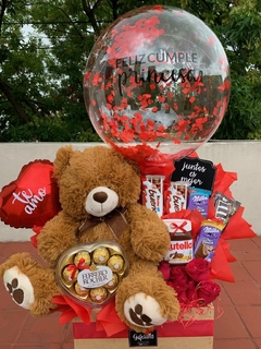 Detalle con Oso, Ferreros Rochers, Golosinas, Globos y Rosas. en internet