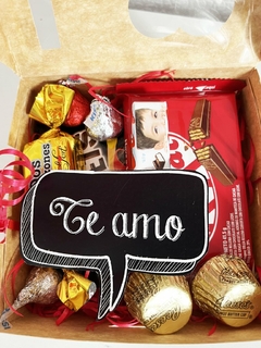 Caja con golosinas con globos con helio (N16) en internet