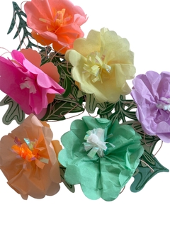 GUIRNALDA FLORES 3D MULTICOLOR y HOJAS - comprar online