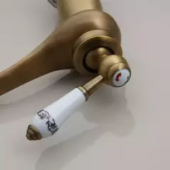 Imagen de Grifería Vintage bronce cepillado Monocomando Baja Con Cerámica valemma RIN 97149-AB