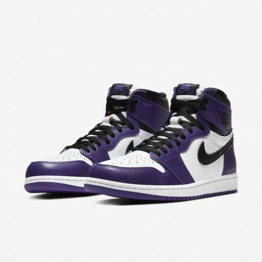 Tênis Air Jordan 1 High "Court Purple 2.0" nas cores roxo, branco e preto, exibindo design elegante e moderno disponível na Supernova Sneakers