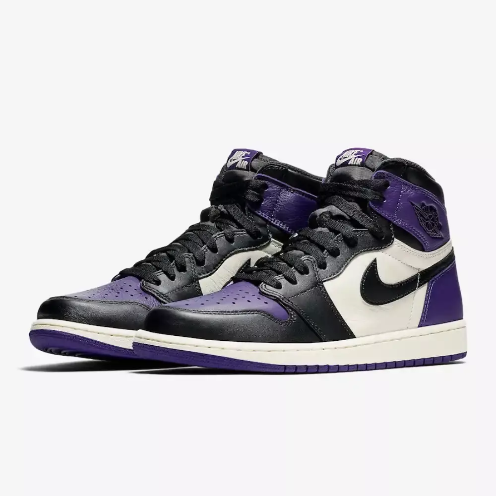 Tenis Air Jordan 1 High "Court Purple" nas cores preto e roxo, com detalhes em branco e sola roxa disponível na Supernova Sneakers