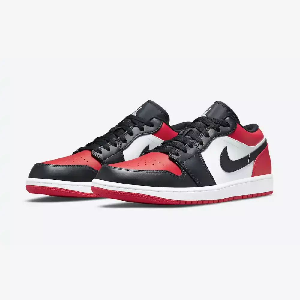 Tênis Air Jordan 1 Low "Bred Toe" com cores preto, vermelho e branco disponível na Supernova Sneakers