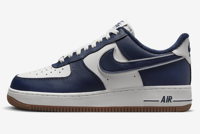 Tênis Nike Air Force 1 "College Pack" na cor azul, com detalhes em branco e sola de borracha disponível na Supernova Sneakers