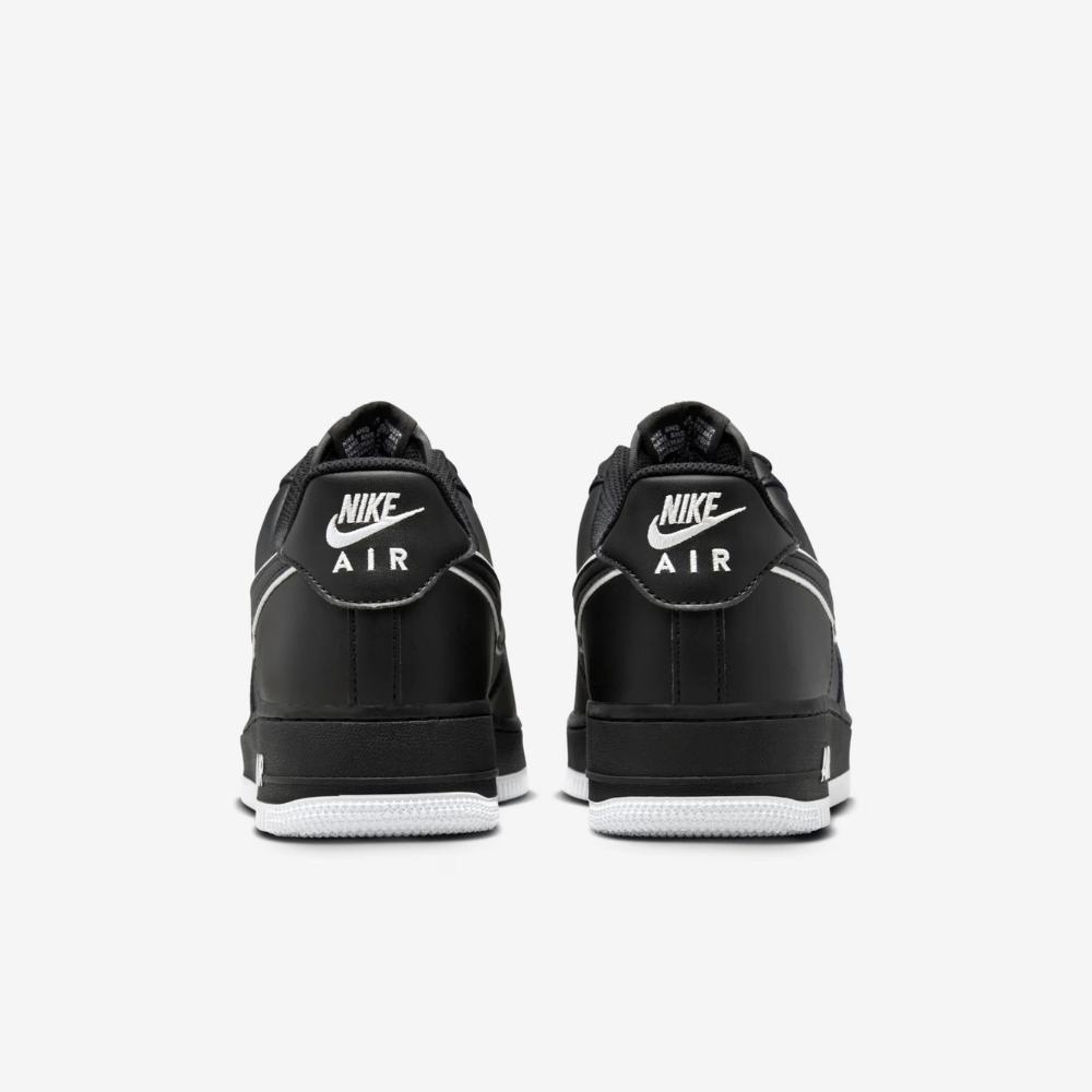 Tênis Nike Air Force 1 na cor preta com detalhes em branco, modelo "Black White 2.0" disponível na Supernova Sneakers