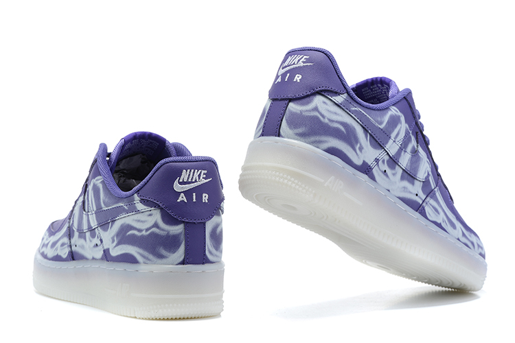 Tênis Nike Air Force 1 "Skelleton Purple" na cor roxa com detalhes em design de esqueleto disponível na Supernova Sneakers