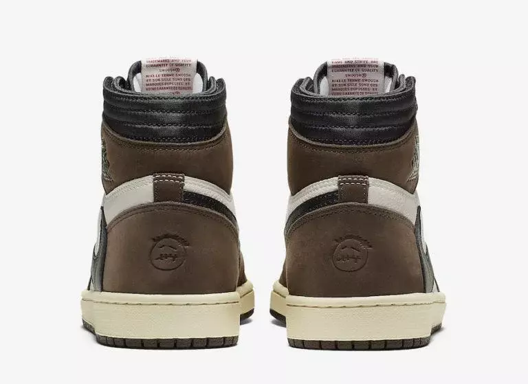 Tênis Travis Scott x Air Jordan 1 Retro High nas cores marrom, branco e preto, com detalhes em couro e sola bege disponível na Supernova Sneakers