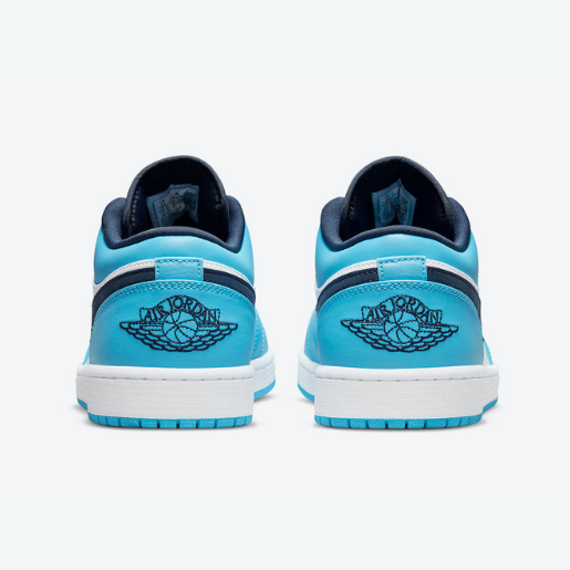 Tênis Nike Air Jordan 1 Low "UNC 2021" na cor azul, com detalhes em branco e azul marinho, disponível na Supernova Sneakers.