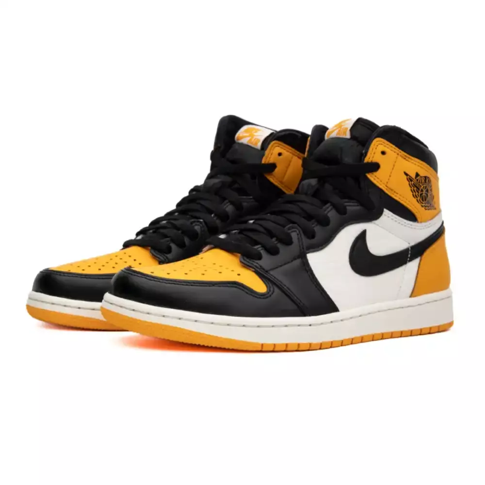 Tênis Air Jordan 1 High "OG Taxi" nas cores preto, amarelo e branco, com detalhes em couro e design clássico disponível na Supernova Sneakers