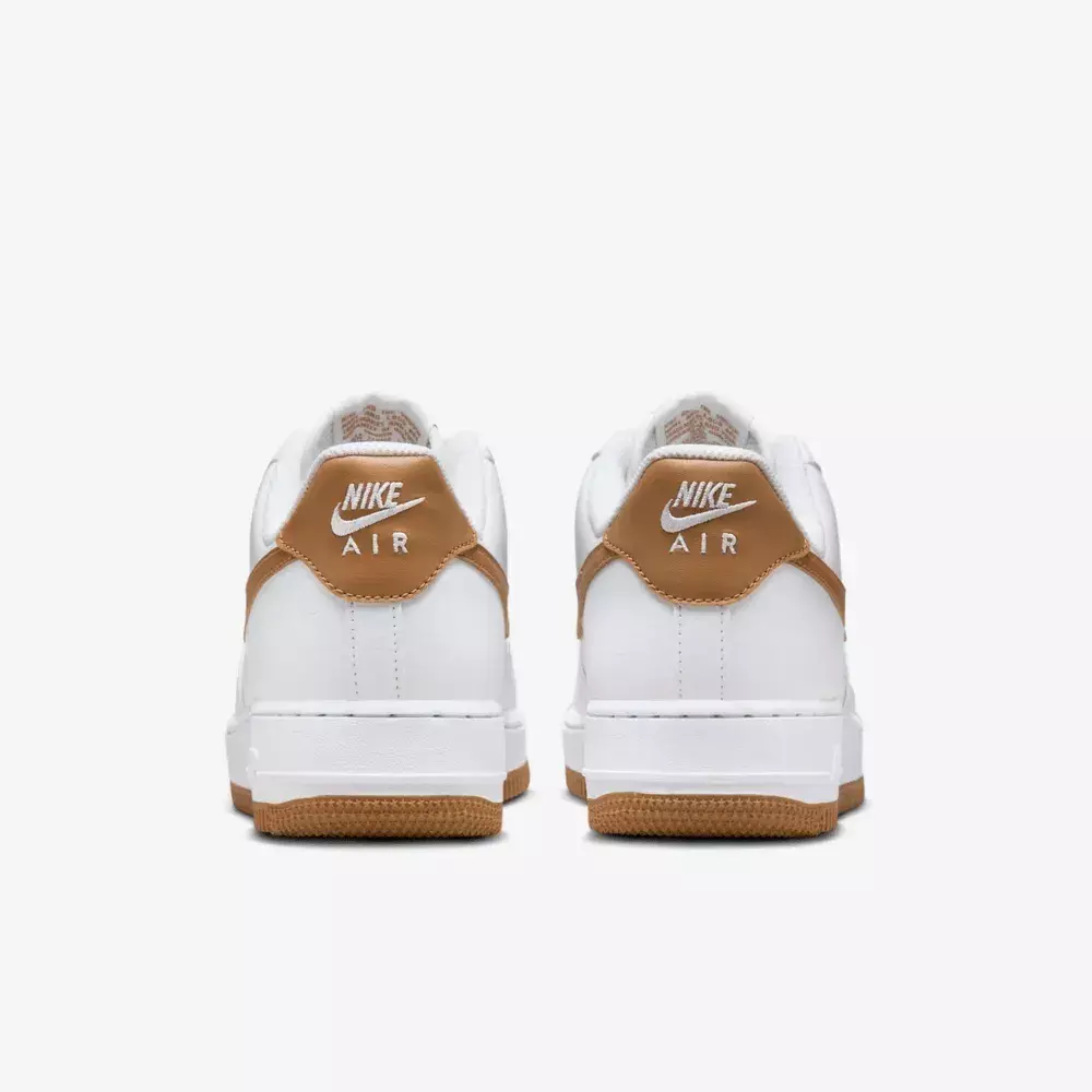 Tênis Nike Air Force 1 "Next Nature" na cor branca com detalhes em Flax disponível na Supernova Sneakers