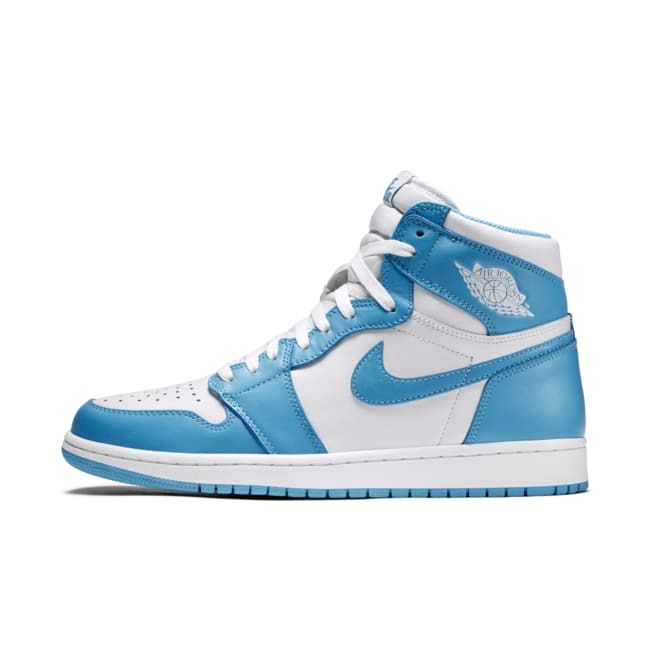 Tênis Air Jordan 1 High "OG UNC" nas cores azul e branco disponível na Supernova Sneakers