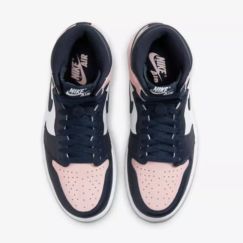 Tênis Air Jordan 1 High "Atmosphere" nas cores rosa e azul marinho, com detalhes em couro e logo da Air Jordan disponível na Supernova Sneakers